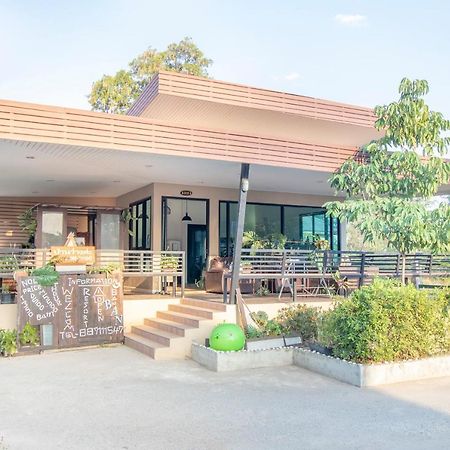 Oyo 798 Reurn Mareena Resort Nakhonratcsaszima Kültér fotó