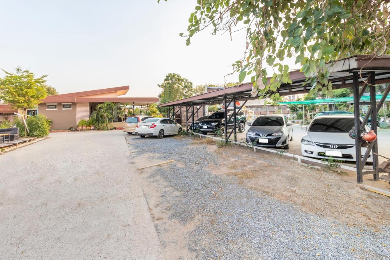 Oyo 798 Reurn Mareena Resort Nakhonratcsaszima Kültér fotó