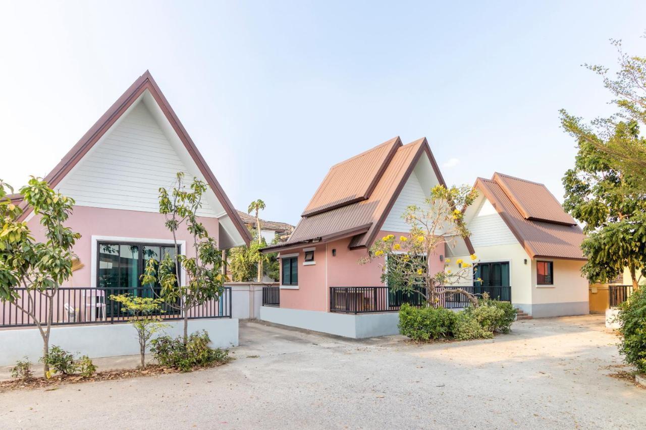 Oyo 798 Reurn Mareena Resort Nakhonratcsaszima Kültér fotó