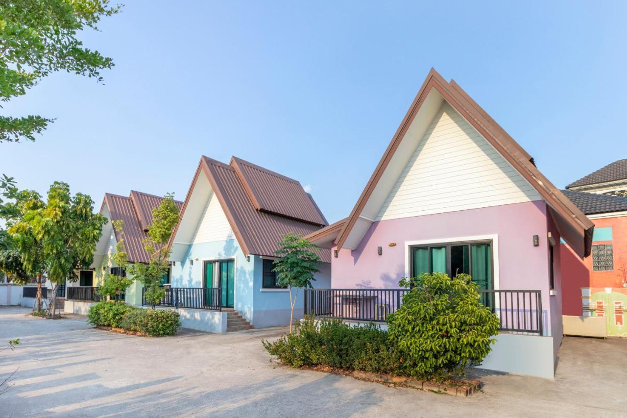 Oyo 798 Reurn Mareena Resort Nakhonratcsaszima Kültér fotó